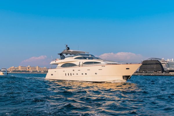 100 ft yacht
